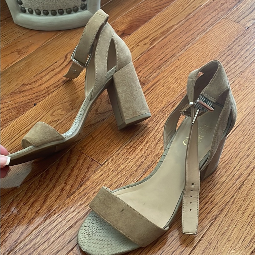 Womens size 8 sandal heel